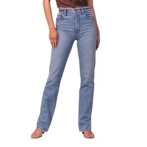 Abercrombie & Fitch Ultra High-Rise 90s Straight Jean in Light With Vent Hem
